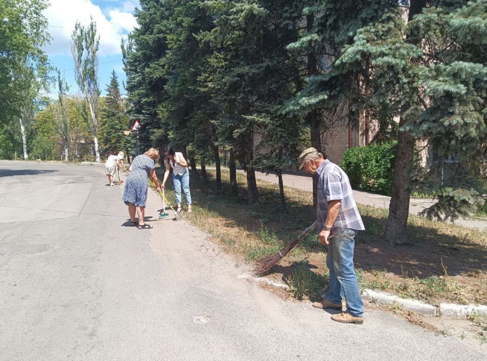 В Кировском внутригородском районе прошел субботник В Кировском внутригородском районе прошел субботник