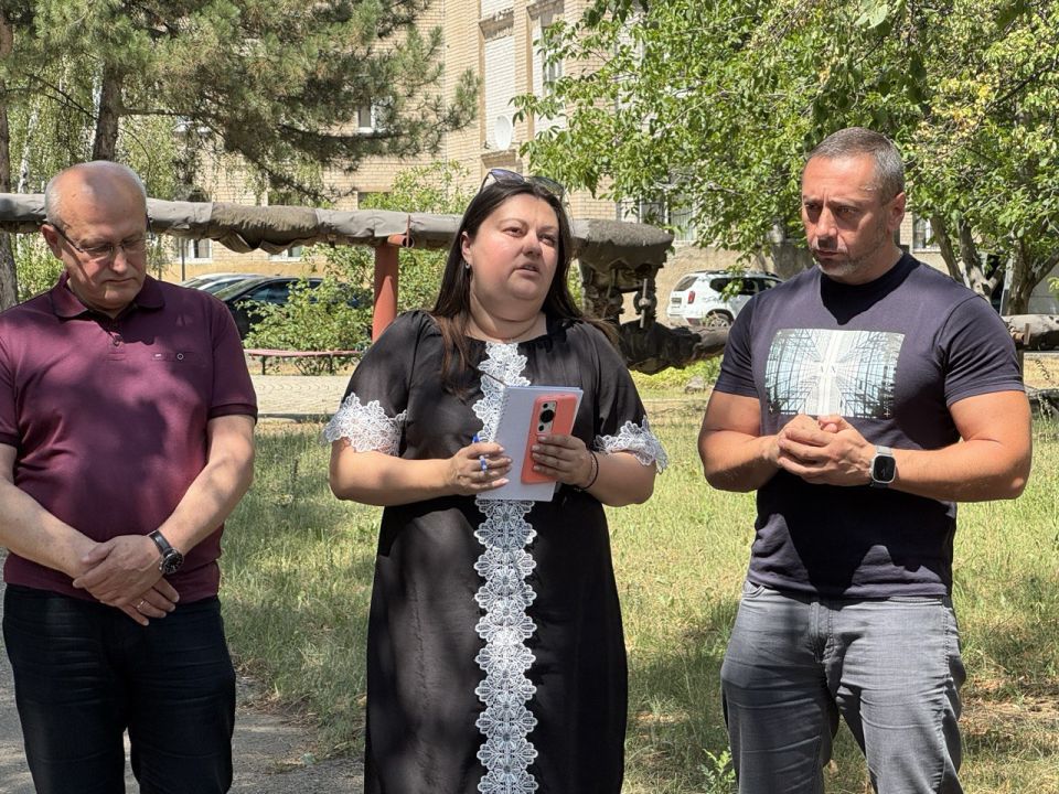 Депутаты Народного Совета ДНР фракции «Единая Россия» Марина Каплянок и Юрий Афендиков провели встречу с трудовым коллективом ГБУ ДНР «Республиканская клиническая туберкулезная больница» Депутаты Народного Совета ДНР фракции «Единая Россия» Марина Каплянок и Юрий Афендиков провели встречу с трудовым коллективом ГБУ ДНР «Республиканская клиническая туберкулезная больница»
