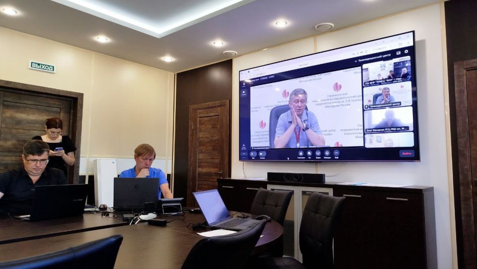 Как Главный кардиолог Донецкой Народной Республики приняла участие в совещании в режиме видеосвязи с нашим куратором от ФГБУ "НМИЦ кардиологии им. ак. Е.И. Чазова" Минздрава РФ, Главным врачом Института Клинической... Как Главный кардиолог Донецкой Народной Республики приняла участие в совещании в режиме видеосвязи с нашим куратором от ФГБУ "НМИЦ кардиологии им. ак. Е.И. Чазова" Минздрава РФ, Главным врачом Института Клинической...