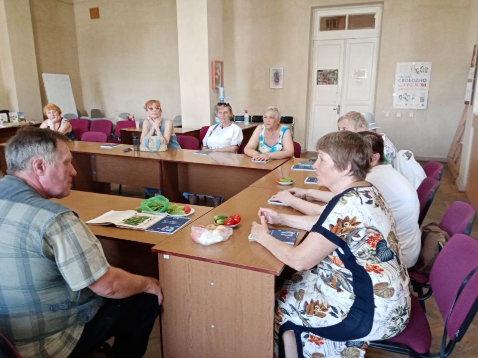 Валентин Левченко: Сотрудниками центра социального обслуживания населения Киевского района г.Донецка было организовано выездное мероприятие в Донецкую республиканскую научную библиотеку им. Н.К.Крупской, где, в рамках... Валентин Левченко: Сотрудниками центра социального обслуживания населения Киевского района г.Донецка было организовано выездное мероприятие в Донецкую республиканскую научную библиотеку им. Н.К.Крупской, где, в рамках...