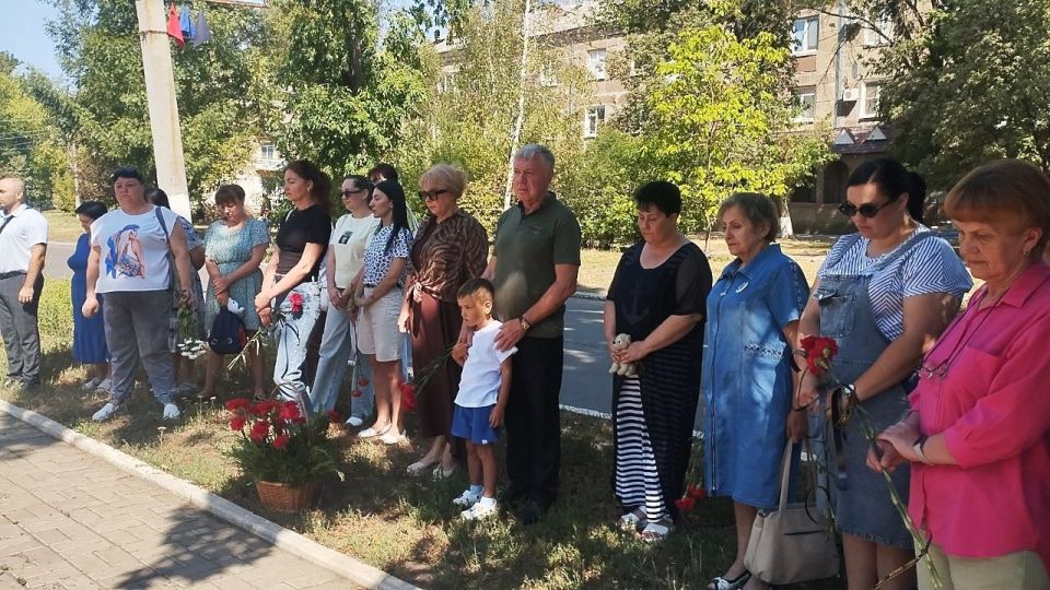 Ждановцы почтили память детей - жертв войны в Донбассе Ждановцы почтили память детей - жертв войны в Донбассе