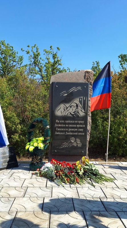 Александр Шатов: В Шахтерске почтили память героев, погибших при защите города Александр Шатов: В Шахтерске почтили память героев, погибших при защите города