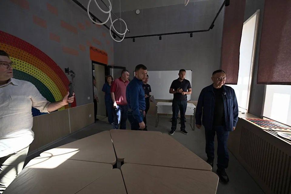 В ходе рабочей поездки в ДНР Министр строительства и ЖКХ РФ Ирек Файзуллин совместно с главой региона Денисом Пушилиным посетил филиал «Дома молодёжи» в Волновахе В ходе рабочей поездки в ДНР Министр строительства и ЖКХ РФ Ирек Файзуллин совместно с главой региона Денисом Пушилиным посетил филиал «Дома молодёжи» в Волновахе