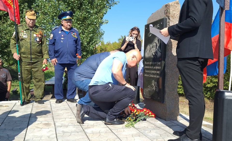 Александр Шатов: В Шахтерске почтили память героев, погибших при защите города Александр Шатов: В Шахтерске почтили память героев, погибших при защите города
