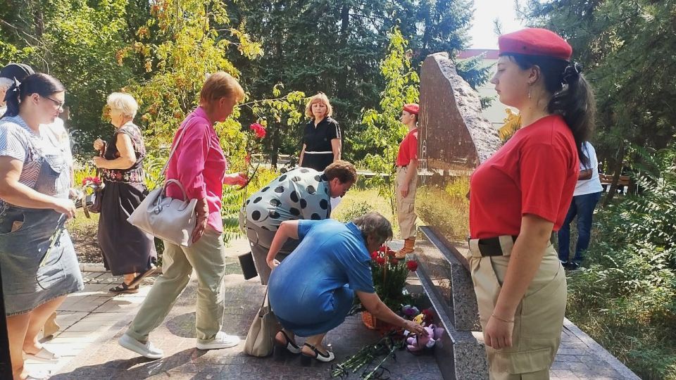 Ждановцы почтили память детей - жертв войны в Донбассе Ждановцы почтили память детей - жертв войны в Донбассе