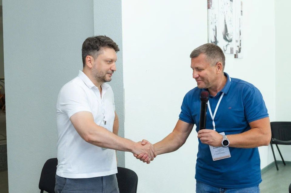 Возглавил делегацию Донецкой Народной Республики на стратегический сессии, которая проходила в г. Бердянске Возглавил делегацию Донецкой Народной Республики на стратегический сессии, которая проходила в г. Бердянске