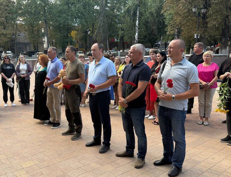 В Волновахском муниципальном округе прошел Час памяти «Белые ангелы Донбасса», приуроченный ко Дню памяти детей – жертв войны в Донбассе, который отмечается 27 июля В Волновахском муниципальном округе прошел Час памяти «Белые ангелы Донбасса», приуроченный ко Дню памяти детей – жертв войны в Донбассе, который отмечается 27 июля