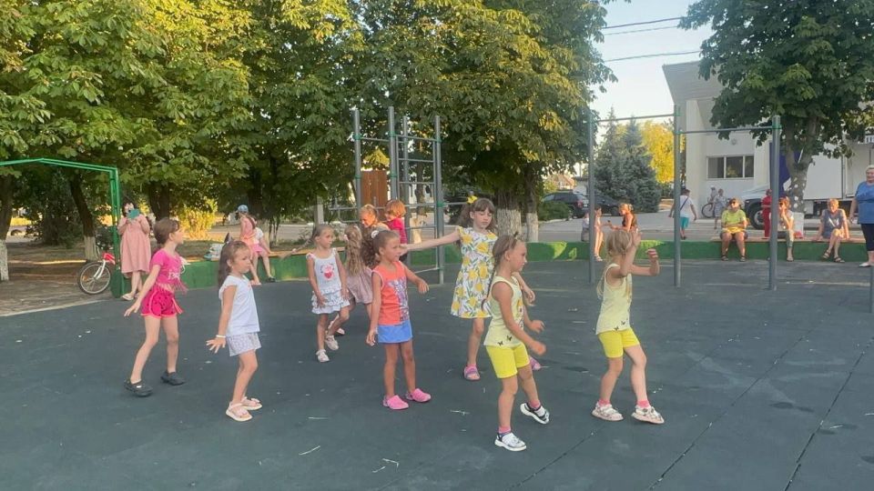 Лето — любимое время года детей Лето — любимое время года детей
