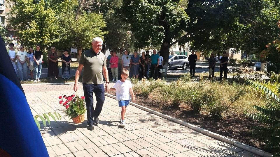Ждановцы почтили память детей - жертв войны в Донбассе Ждановцы почтили память детей - жертв войны в Донбассе