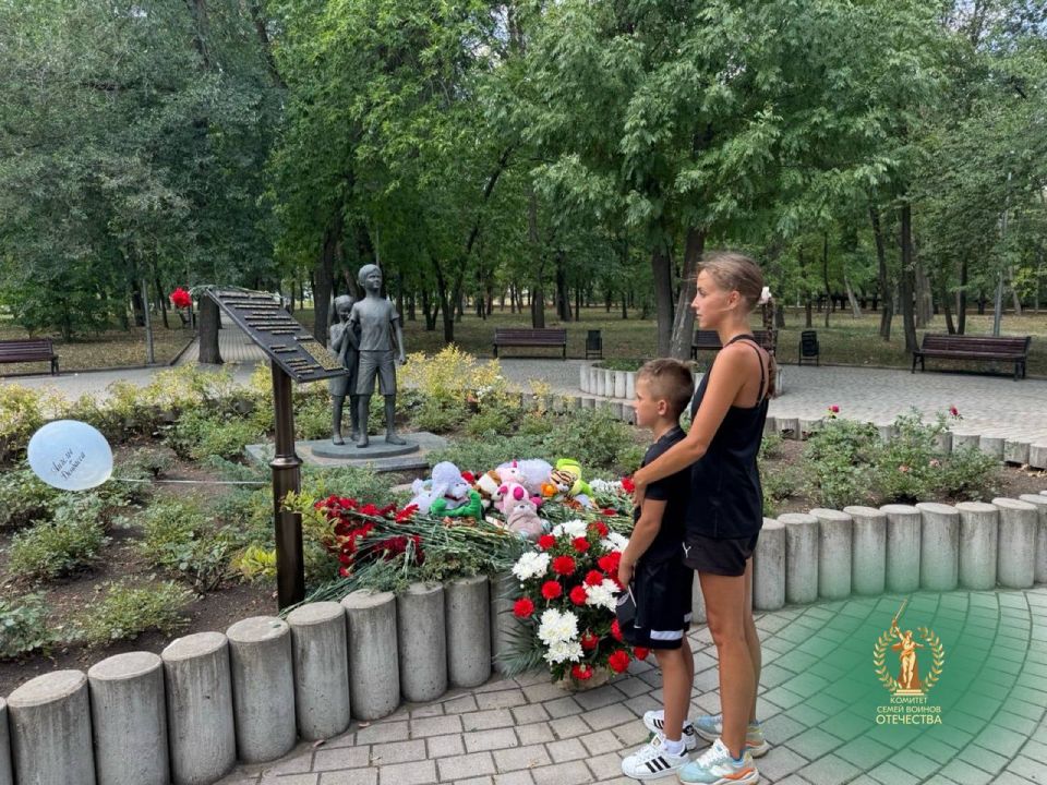 // В этот важный день не только мы пришли почтить память детей // В этот важный день не только мы пришли почтить память детей