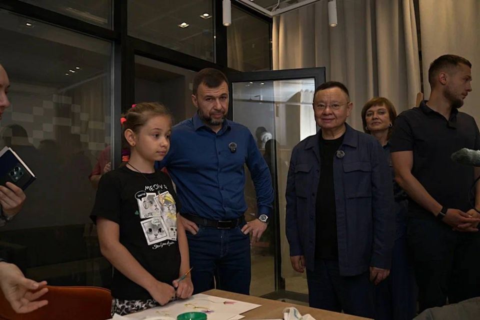 В ходе рабочей поездки в ДНР Министр строительства и ЖКХ РФ Ирек Файзуллин совместно с главой региона Денисом Пушилиным посетил филиал «Дома молодёжи» в Волновахе В ходе рабочей поездки в ДНР Министр строительства и ЖКХ РФ Ирек Файзуллин совместно с главой региона Денисом Пушилиным посетил филиал «Дома молодёжи» в Волновахе