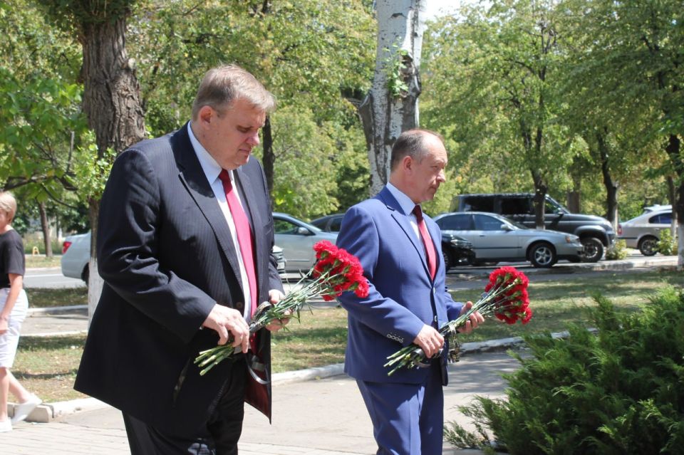 В Горловке почтили память невинно убиенных мирных жителей города В Горловке почтили память невинно убиенных мирных жителей города