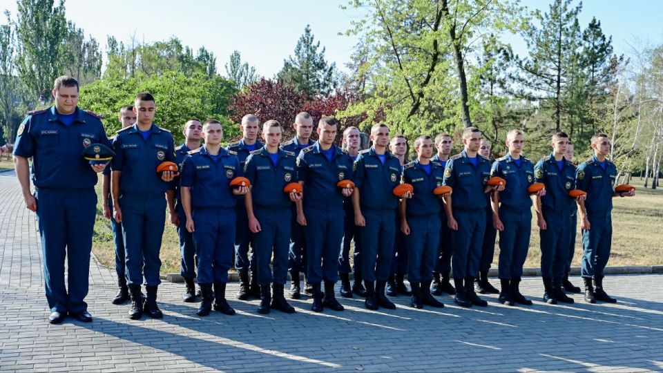В День памяти детей – жертв войны в Донбассе – на Аллее Ангелов в Донецке с раннего утра много людей В День памяти детей – жертв войны в Донбассе – на Аллее Ангелов в Донецке с раннего утра много людей