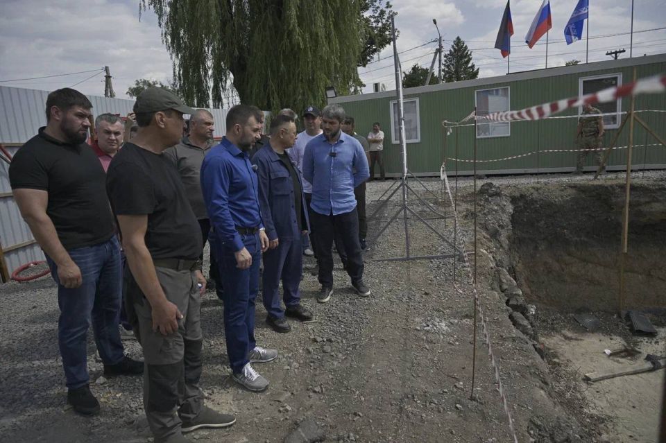 Глава Минстроя России Ирек Файзуллин вместе с Главой ДНР Денисом Пушилиным ознакомился с ходом строительства многоквартирных домов в Волновахе Глава Минстроя России Ирек Файзуллин вместе с Главой ДНР Денисом Пушилиным ознакомился с ходом строительства многоквартирных домов в Волновахе