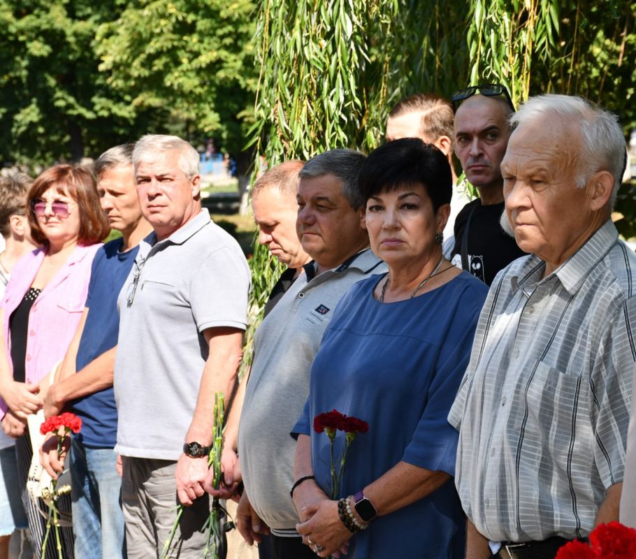 Сергей Желновач: 27 июля во всех городах Донецкой Народной Республики проводятся тематические акции, посвященные Дню памяти детей — жертв войны в Донбассе Сергей Желновач: 27 июля во всех городах Донецкой Народной Республики проводятся тематические акции, посвященные Дню памяти детей — жертв войны в Донбассе