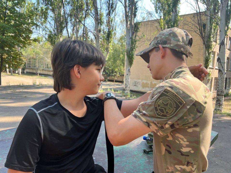 Юнармейские занятия. 26 июля Юнармейцы ВПК "Гвардейцы Донбасса 115 города Донецк" провели учебно-спортивные занятия Юнармейские занятия. 26 июля Юнармейцы ВПК "Гвардейцы Донбасса 115 города Донецк" провели учебно-спортивные занятия