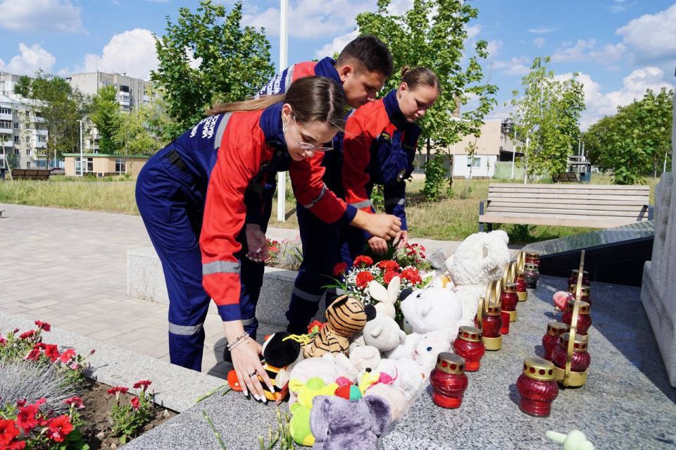 Сегодня день, когда мы с глубокой печалью вспоминаем юные жизни, оборвавшиеся в трагических событиях на Донбассе Сегодня день, когда мы с глубокой печалью вспоминаем юные жизни, оборвавшиеся в трагических событиях на Донбассе