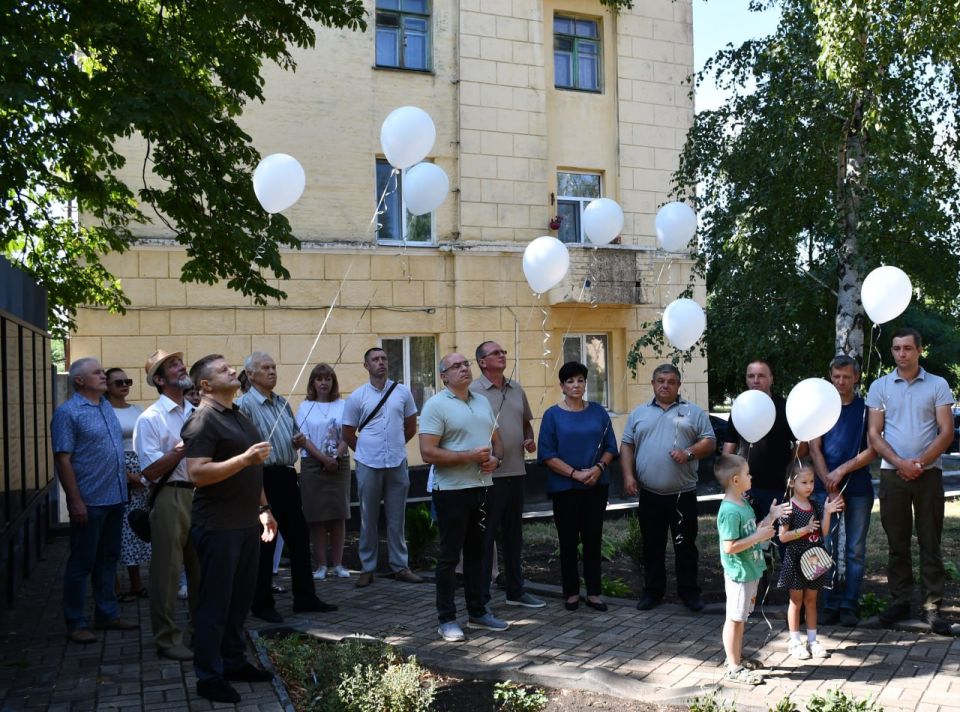 Сергей Желновач: 27 июля во всех городах Донецкой Народной Республики проводятся тематические акции, посвященные Дню памяти детей — жертв войны в Донбассе Сергей Желновач: 27 июля во всех городах Донецкой Народной Республики проводятся тематические акции, посвященные Дню памяти детей — жертв войны в Донбассе