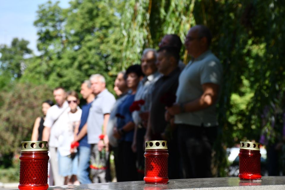 Сергей Желновач: 27 июля во всех городах Донецкой Народной Республики проводятся тематические акции, посвященные Дню памяти детей — жертв войны в Донбассе Сергей Желновач: 27 июля во всех городах Донецкой Народной Республики проводятся тематические акции, посвященные Дню памяти детей — жертв войны в Донбассе