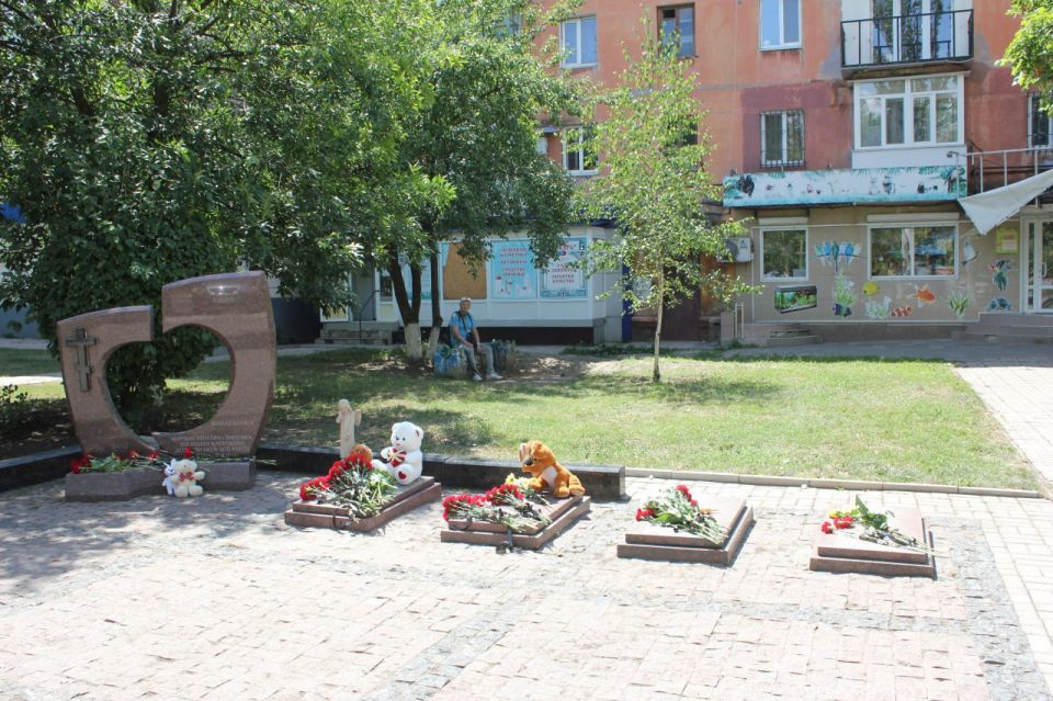 Роман Конев: В Горловке почтили память невинно убиенных мирных жителей города Роман Конев: В Горловке почтили память невинно убиенных мирных жителей города