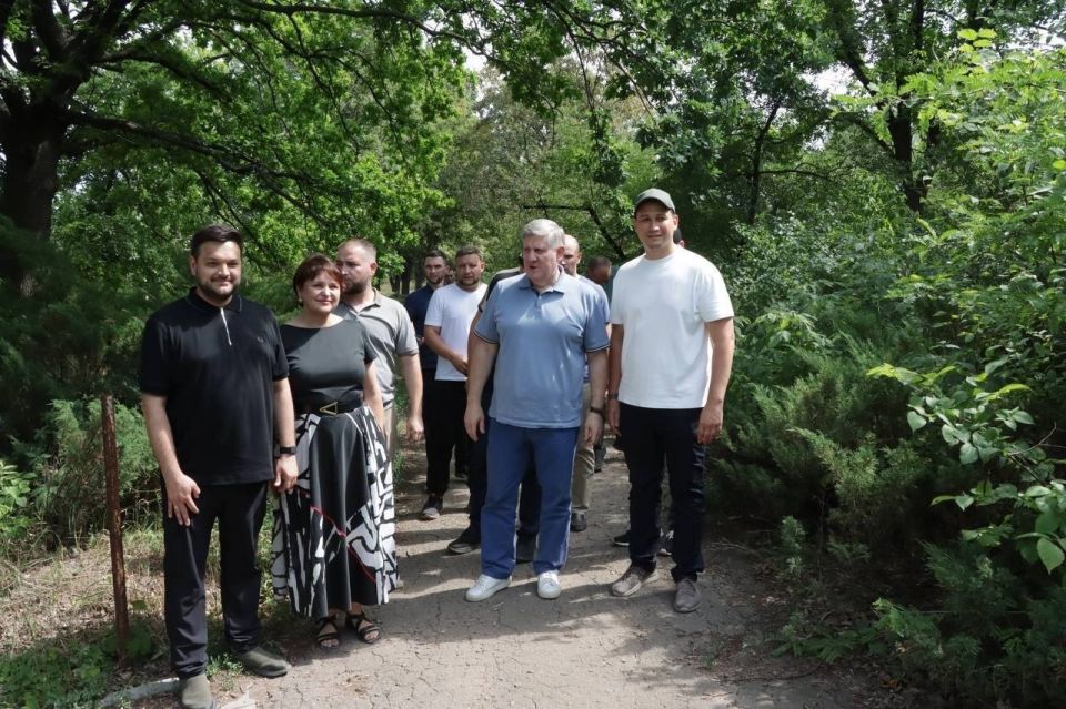 В ДНР капитально отремонтируют шесть объектов Донецкого ботанического сада В ДНР капитально отремонтируют шесть объектов Донецкого ботанического сада