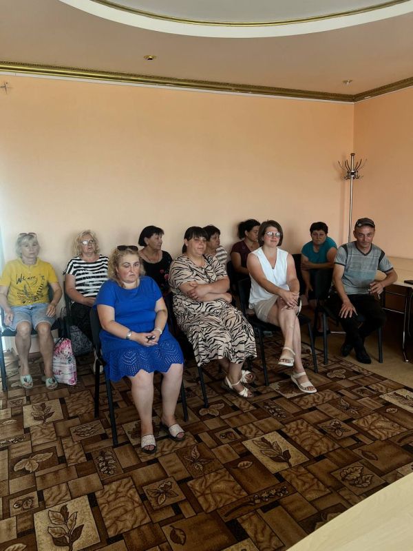 Встречи с населением. Продолжаются встречи с населением Встречи с населением. Продолжаются встречи с населением