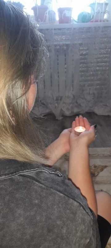 Школьники Ждановки почтили память погибших детей Донбасса Школьники Ждановки почтили память погибших детей Донбасса