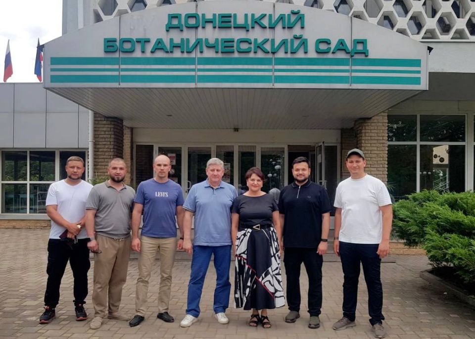 Замглавы Минобрнауки России Айрат Гатиятов проверил ход восстановления научных и образовательных организаций в ДНР и ЛНР Замглавы Минобрнауки России Айрат Гатиятов проверил ход восстановления научных и образовательных организаций в ДНР и ЛНР