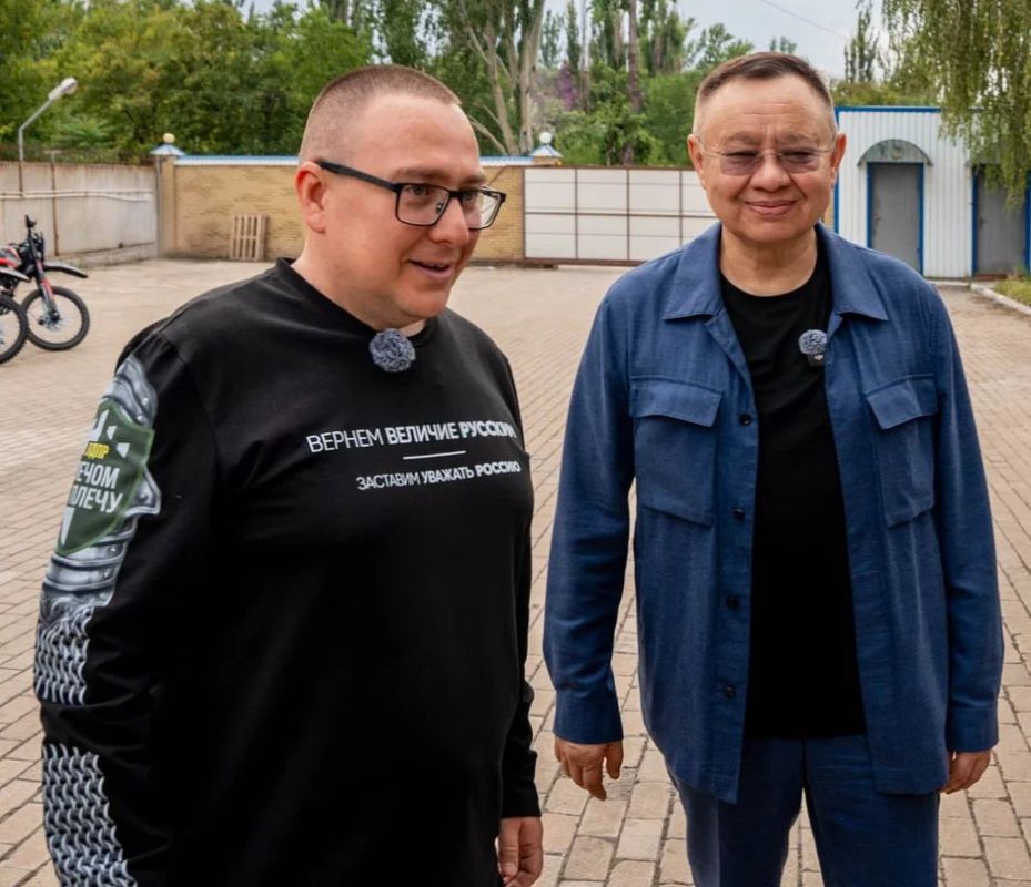 Андрей Крамар: Поистине важное и нужное дело для фронта: вместе с Главой нашей Республики Денисом Владимировичем Пушилиным и министром строительства России Иреком Энваровичем Файзуллиным передали боевым подразделениям... Андрей Крамар: Поистине важное и нужное дело для фронта: вместе с Главой нашей Республики Денисом Владимировичем Пушилиным и министром строительства России Иреком Энваровичем Файзуллиным передали боевым подразделениям...
