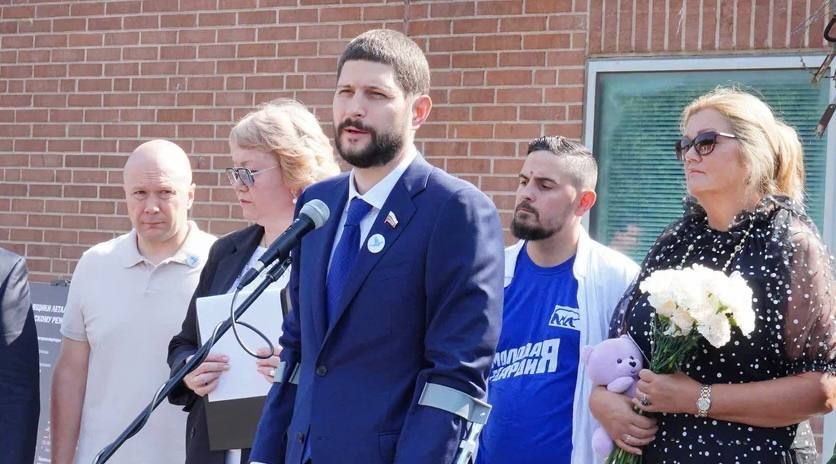 Александр Волошин: Сегодня принял участие в акции-реквиеме, приуроченной ко Дню памяти детей - жертв войны в Донбассе Александр Волошин: Сегодня принял участие в акции-реквиеме, приуроченной ко Дню памяти детей - жертв войны в Донбассе