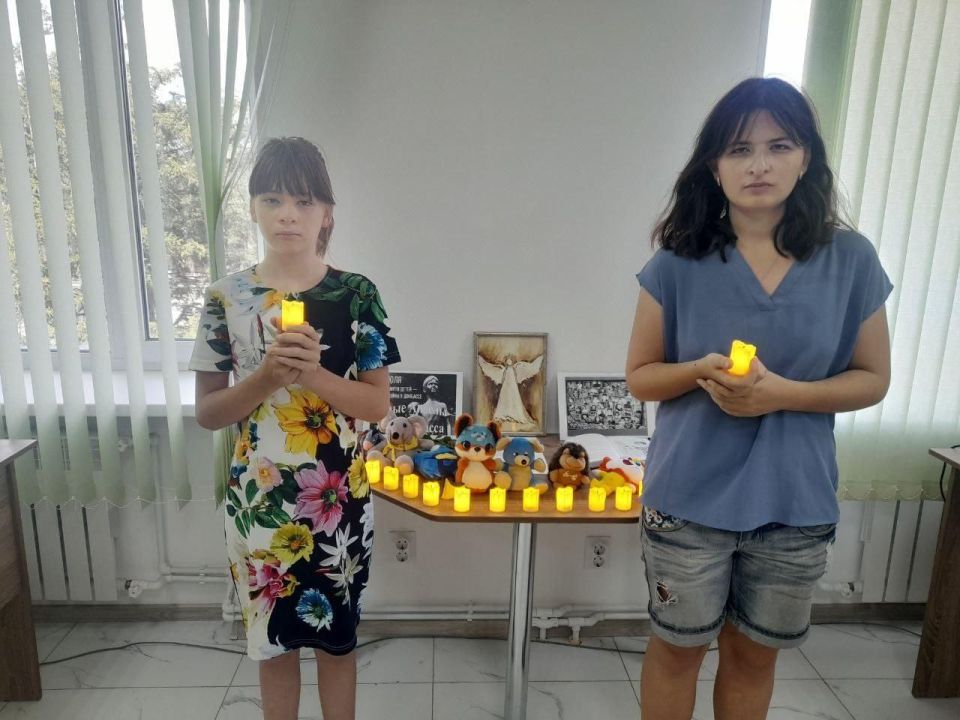 В библиотеках Докучаевска прошли памятные мероприятия ко Дню Памяти детей-жертв войны в Донбассе В библиотеках Докучаевска прошли памятные мероприятия ко Дню Памяти детей-жертв войны в Донбассе