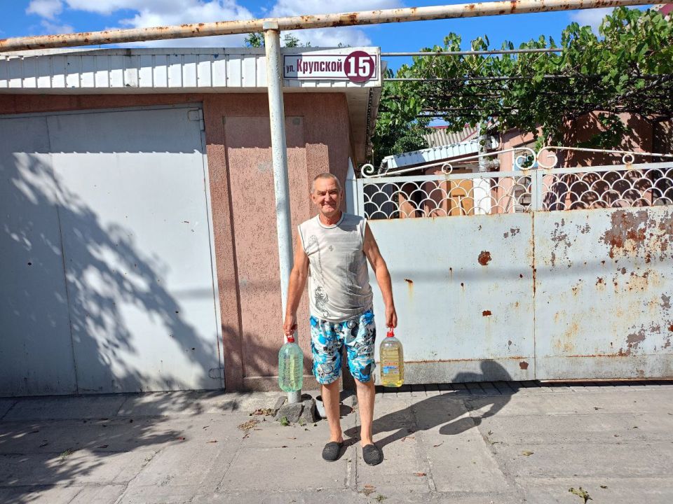 Депутат Денис Машков передал жителям Авдеевки 200 литров топлива Депутат Денис Машков передал жителям Авдеевки 200 литров топлива