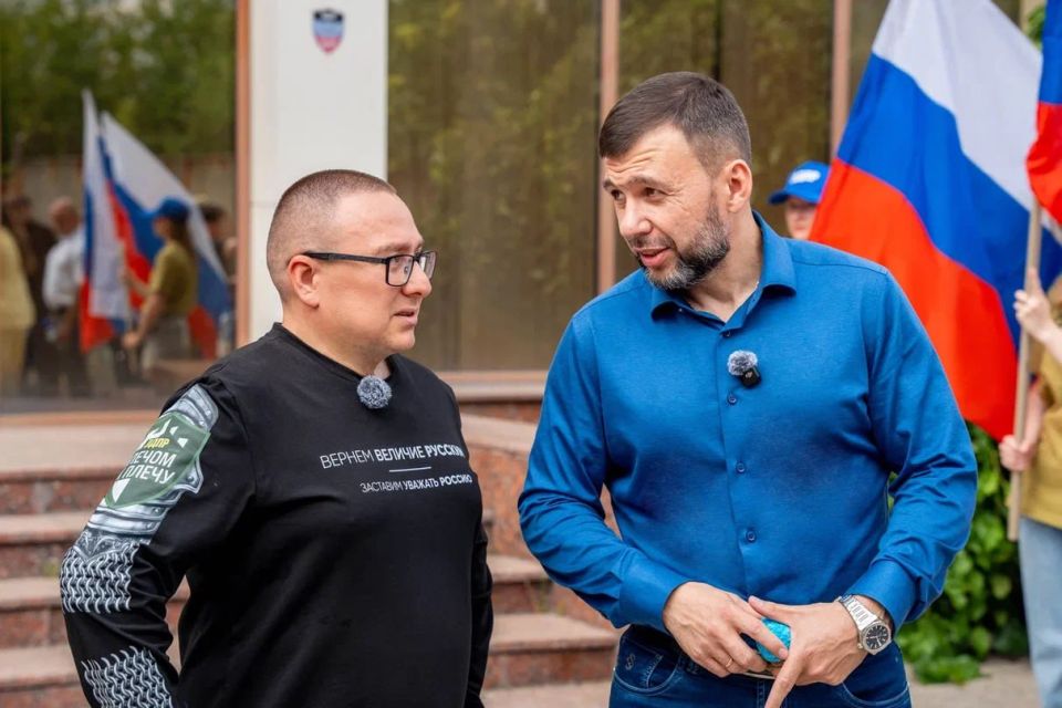 Андрей Крамар: Поистине важное и нужное дело для фронта: вместе с Главой нашей Республики Денисом Владимировичем Пушилиным и министром строительства России Иреком Энваровичем Файзуллиным передали боевым подразделениям... Андрей Крамар: Поистине важное и нужное дело для фронта: вместе с Главой нашей Республики Денисом Владимировичем Пушилиным и министром строительства России Иреком Энваровичем Файзуллиным передали боевым подразделениям...
