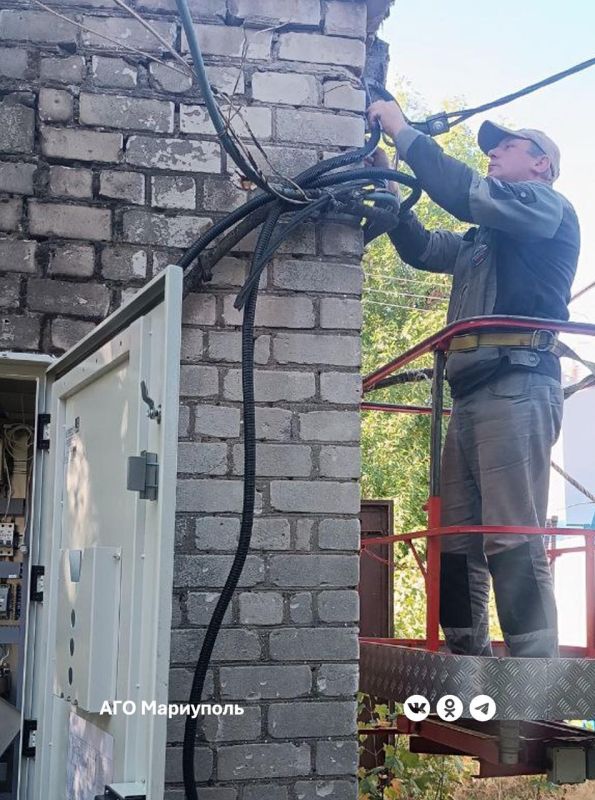 За неделю «Мариупольгорсвет» смонтировал на городских улицах 48 новых светильников За неделю «Мариупольгорсвет» смонтировал на городских улицах 48 новых светильников