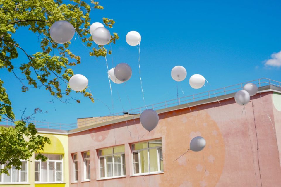Акция «Ангелы Донбасса». В Пролетарском районе состоялась акция «Ангелы Донбасса», приуроченная ко Дню памяти детей – жертв войны в Донбассе Акция «Ангелы Донбасса». В Пролетарском районе состоялась акция «Ангелы Донбасса», приуроченная ко Дню памяти детей – жертв войны в Донбассе