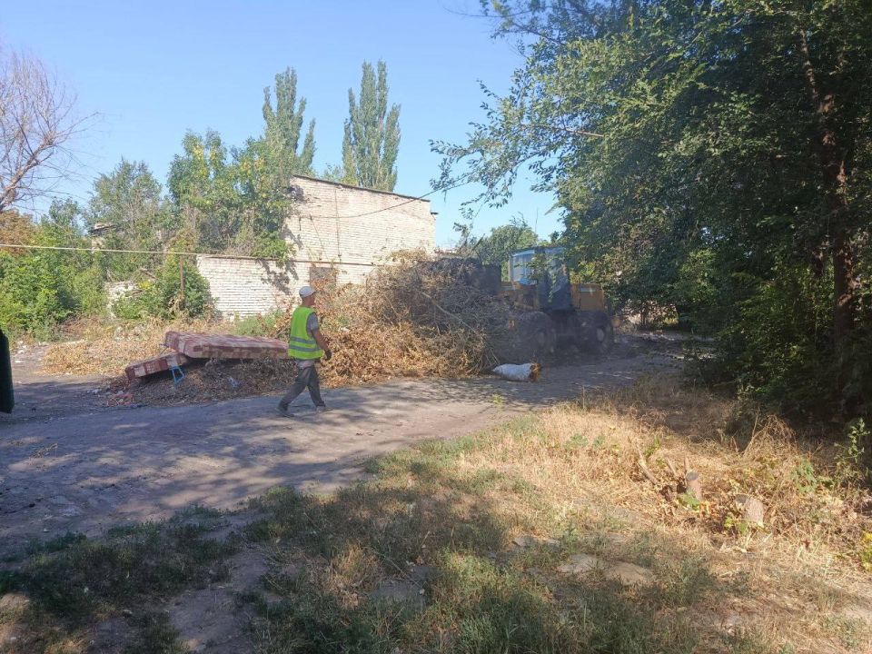 Денис Зубов: В городском округе Иловайск ГУП ДНР "Донснабкомплект" произвел работы по уборке несанкционированной стихийной свалки по адресу: пер Денис Зубов: В городском округе Иловайск ГУП ДНР "Донснабкомплект" произвел работы по уборке несанкционированной стихийной свалки по адресу: пер