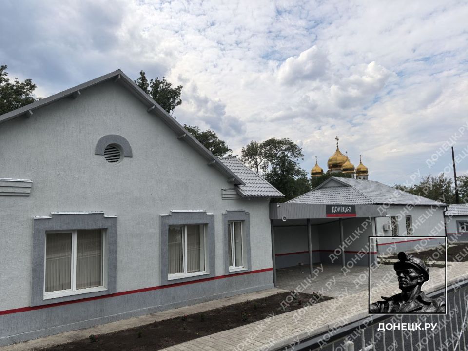 В Калининским районе Донецка отремонтировали жд-станцию "Донецк-2", очень душевное место, даже в стиле РЖД В Калининским районе Донецка отремонтировали жд-станцию "Донецк-2", очень душевное место, даже в стиле РЖД