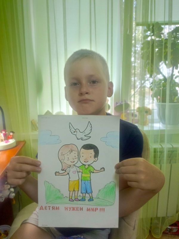Школьники Ждановки почтили память погибших детей Донбасса Школьники Ждановки почтили память погибших детей Донбасса