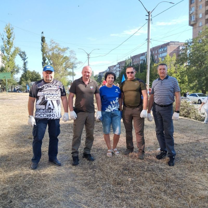 Валентина Харлашка: В Макеевке прошёл масштабный субботник «Чистый двор» Валентина Харлашка: В Макеевке прошёл масштабный субботник «Чистый двор»
