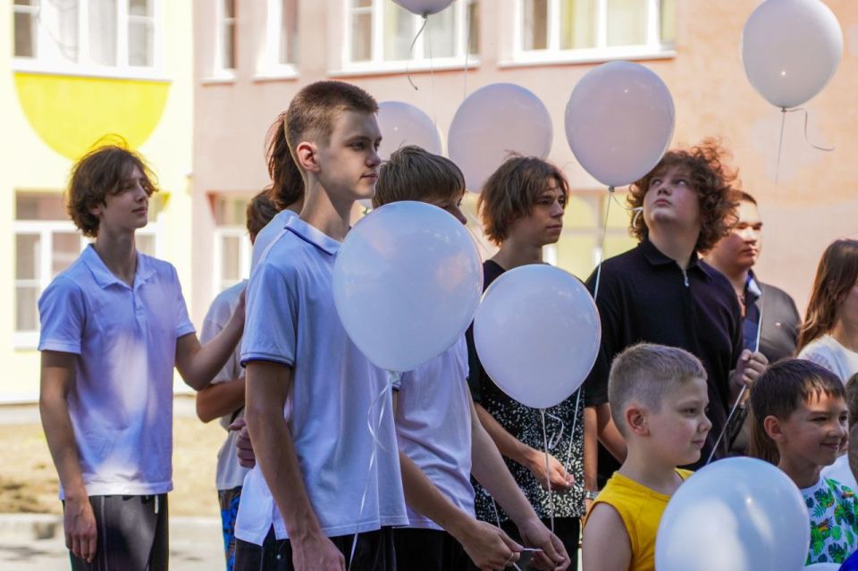 Акция «Ангелы Донбасса». В Пролетарском районе состоялась акция «Ангелы Донбасса», приуроченная ко Дню памяти детей – жертв войны в Донбассе Акция «Ангелы Донбасса». В Пролетарском районе состоялась акция «Ангелы Донбасса», приуроченная ко Дню памяти детей – жертв войны в Донбассе