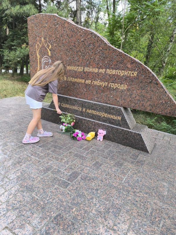 Школьники Ждановки почтили память погибших детей Донбасса Школьники Ждановки почтили память погибших детей Донбасса