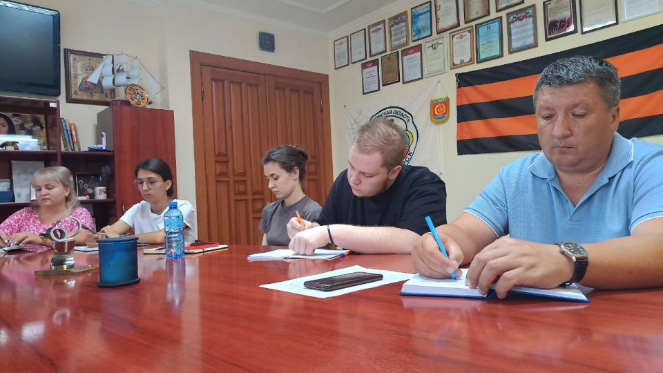 Виктория Жукова: Сегодня, 28 июля, провела заседание штаба с представителями ГБУ ДНР «ЦГБ г. Харцызска» и некоммерческими организациями где были рассмотрены такие вопросы как: Виктория Жукова: Сегодня, 28 июля, провела заседание штаба с представителями ГБУ ДНР «ЦГБ г. Харцызска» и некоммерческими организациями где были рассмотрены такие вопросы как: