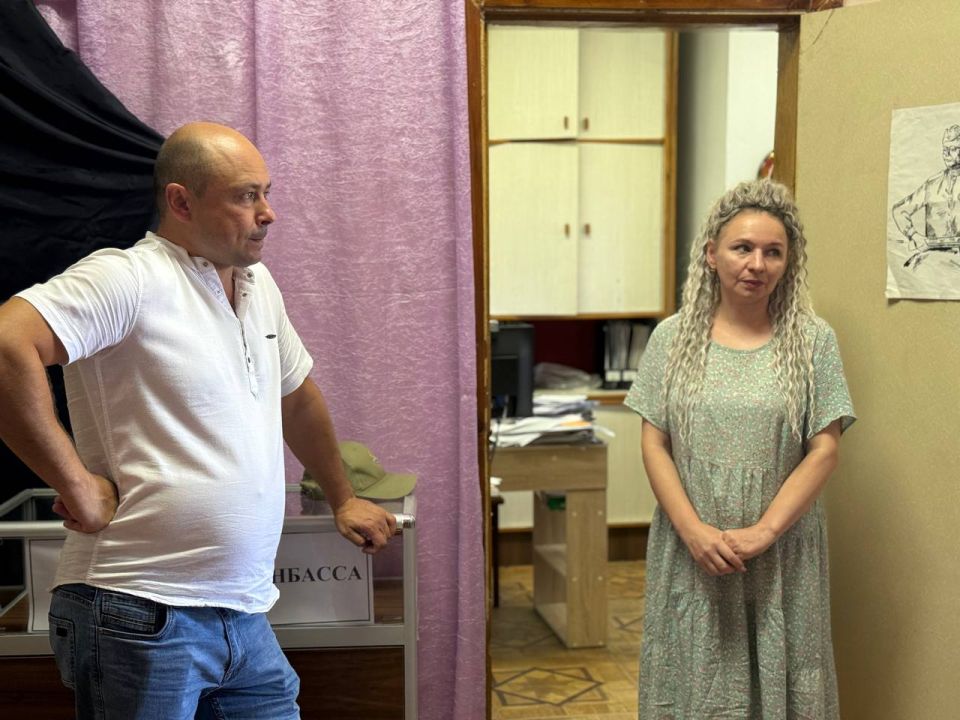 Встреча с коллективом. 28 июля первый заместитель главы администрации городского округа Иловайск Свердлов Михаил Николаевич совместно с председателем Иловайского городского совета Песчанским Виталием Викторовичем провел... Встреча с коллективом. 28 июля первый заместитель главы администрации городского округа Иловайск Свердлов Михаил Николаевич совместно с председателем Иловайского городского совета Песчанским Виталием Викторовичем провел...