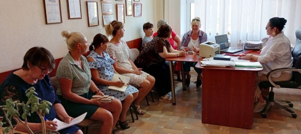 Наталья Бегуненко: Сегодня, 28 июля, управляющий делами Управы Петровского внутригородского района Администрации городского округа Донецк Татьяна Александровна Мацан провела рабочее совещание с инспекторами по взаимодействию... Наталья Бегуненко: Сегодня, 28 июля, управляющий делами Управы Петровского внутригородского района Администрации городского округа Донецк Татьяна Александровна Мацан провела рабочее совещание с инспекторами по взаимодействию...