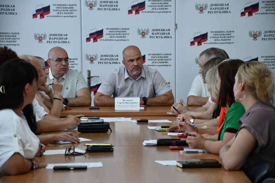 28 июля, глава муниципального образования администрации городского округа Дебальцево Сергей Желновач, провел заседание муниципального штаба по вопросу здравоохранения на территории муниципального образования городского... 28 июля, глава муниципального образования администрации городского округа Дебальцево Сергей Желновач, провел заседание муниципального штаба по вопросу здравоохранения на территории муниципального образования городского...