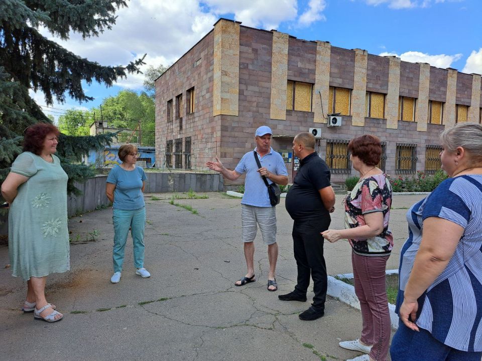25 июля 2025 года, заместитель главы администрации городского округа Дебальцево Валерий Бессараб, провёл встречу с гражданами в городе Светлодарск 25 июля 2025 года, заместитель главы администрации городского округа Дебальцево Валерий Бессараб, провёл встречу с гражданами в городе Светлодарск