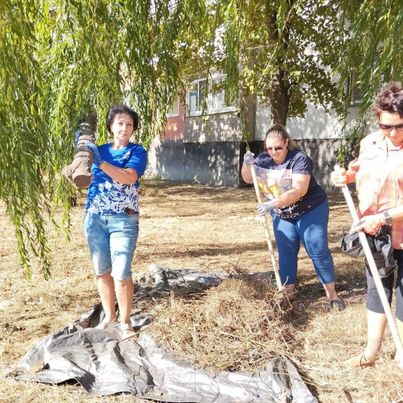 Валентина Харлашка: В Макеевке прошёл масштабный субботник «Чистый двор» Валентина Харлашка: В Макеевке прошёл масштабный субботник «Чистый двор»