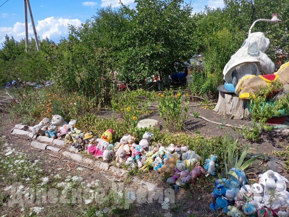 “Здесь все заросло. Сделаем, чтобы все было красиво”: народную Аллею Ангелов обещают привести в порядок “Здесь все заросло. Сделаем, чтобы все было красиво”: народную Аллею Ангелов обещают привести в порядок