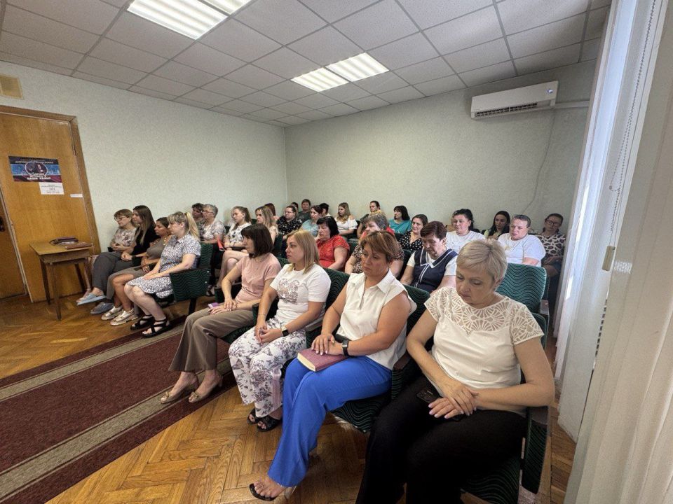 Председатель Комитета Народного Совета по бюджету, финансам и налоговой политике Юрий Афендиков провел встречу с трудовым коллективом социального фонда России Пролетарского внутригородского района Донецка Председатель Комитета Народного Совета по бюджету, финансам и налоговой политике Юрий Афендиков провел встречу с трудовым коллективом социального фонда России Пролетарского внутригородского района Донецка