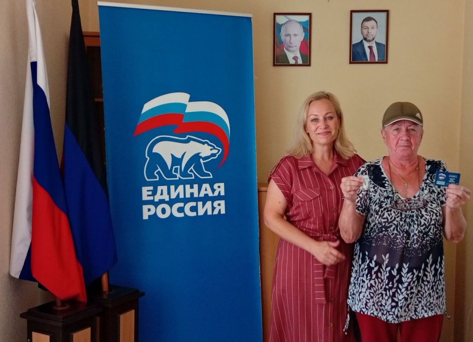 Наталья Бегуненко: В Петровском районе г. Донецка продолжается вручение партийных билетов новым партийцам ЕДИНОЙ РОССИИ Наталья Бегуненко: В Петровском районе г. Донецка продолжается вручение партийных билетов новым партийцам ЕДИНОЙ РОССИИ